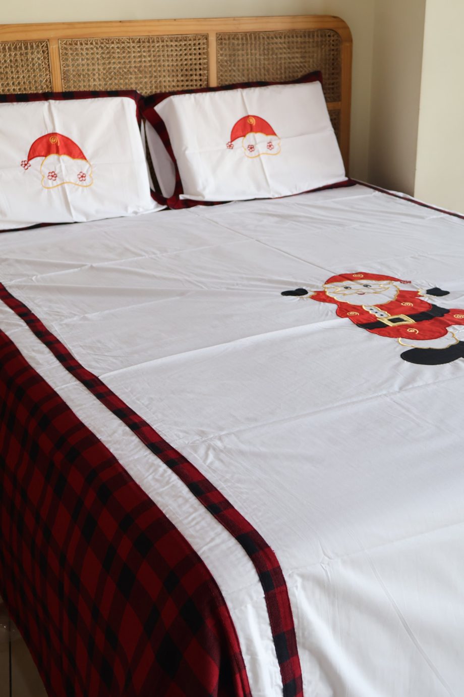 King Machine Embroidery Bedsheet