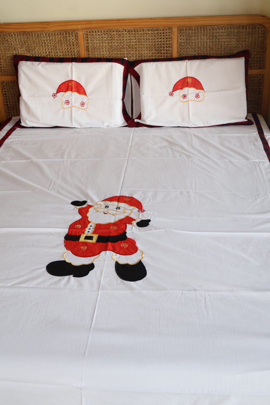 King Machine Embroidery Bedsheet