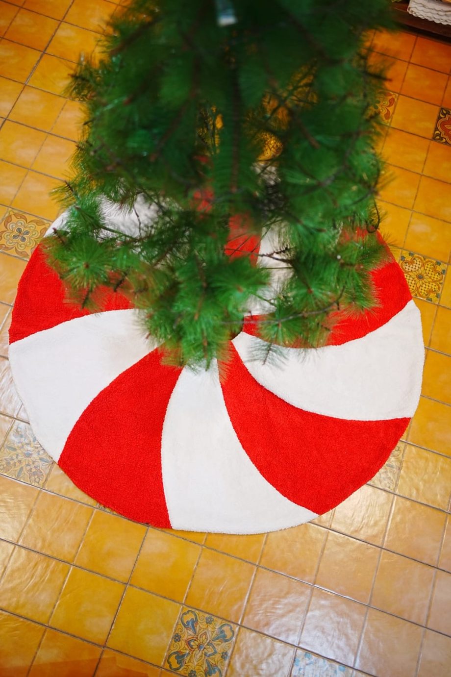 Xmas: tree skirt