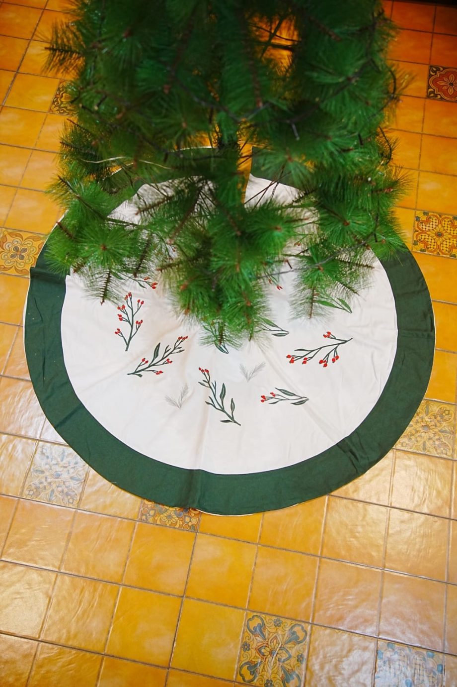 Xmas: tree skirt