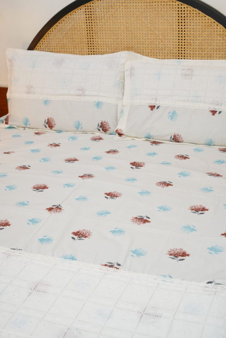 Queen : soft cotton bed sheet