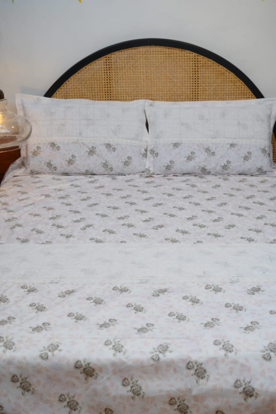 Queen : soft cotton bed sheet