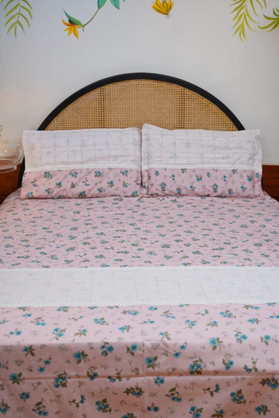 Queen : soft cotton bed sheet