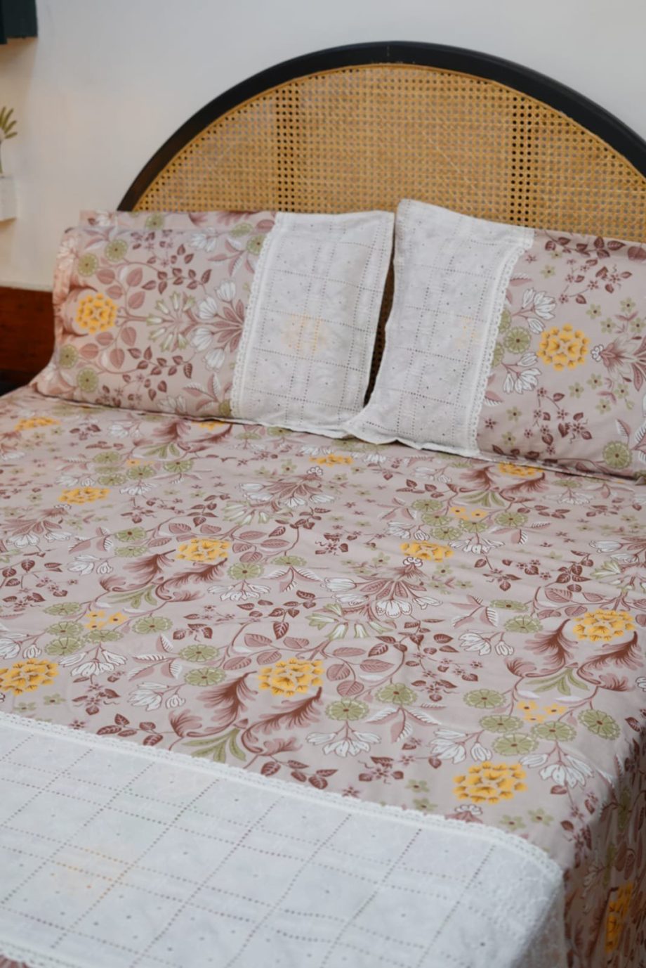 Queen : soft cotton bed sheet