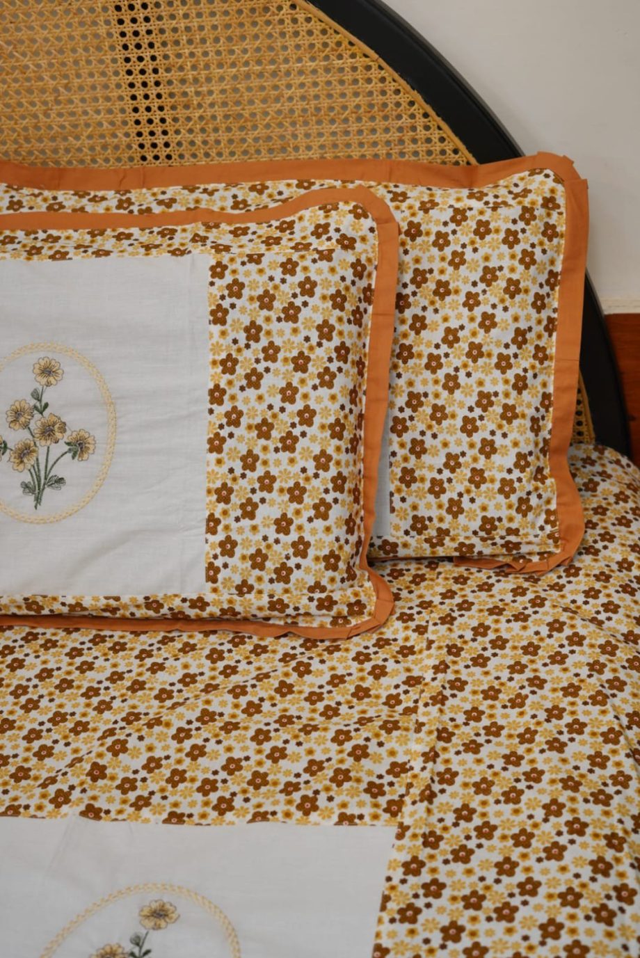 Queen :Hand embroidery bedsheet