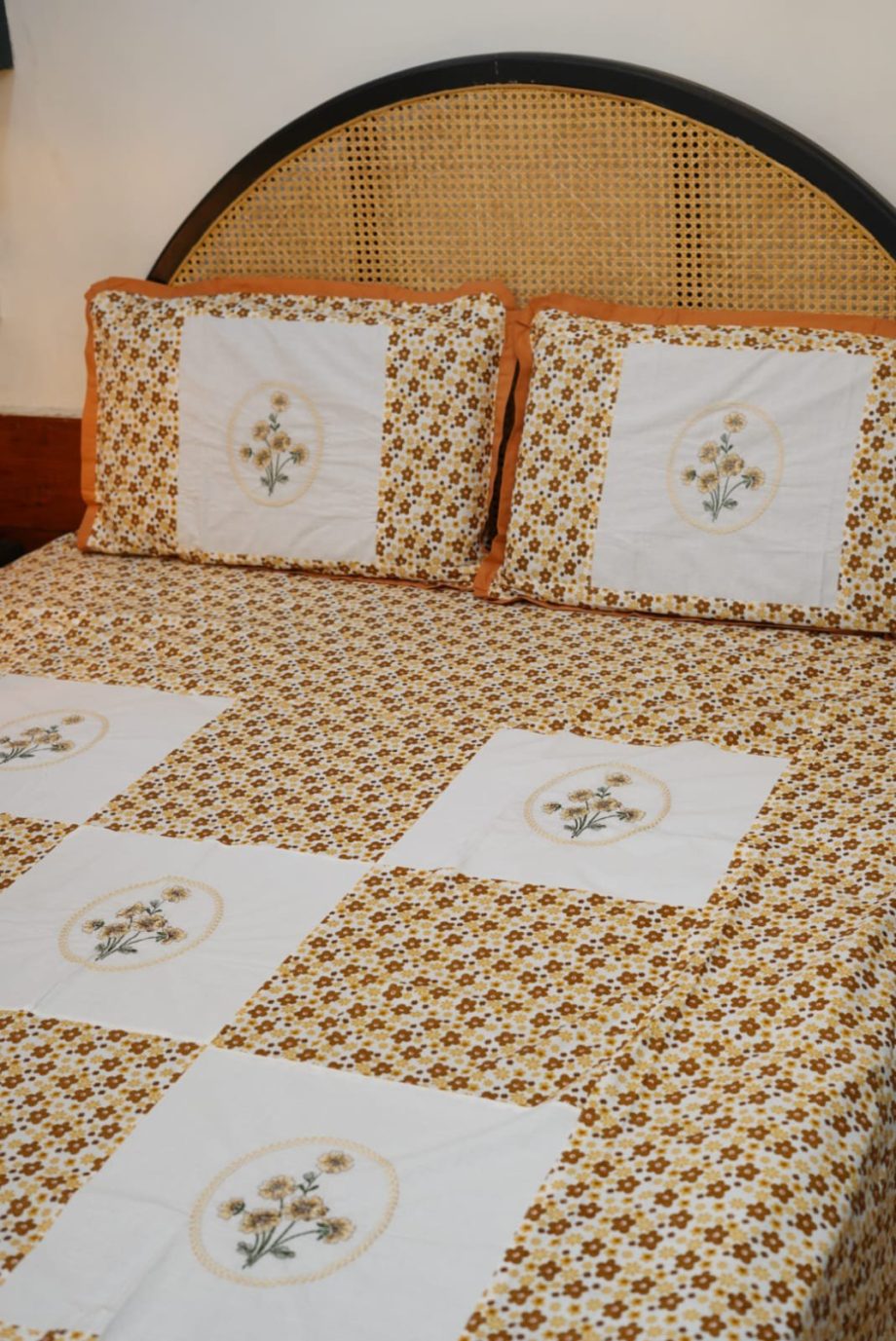 Queen :Hand embroidery bedsheet