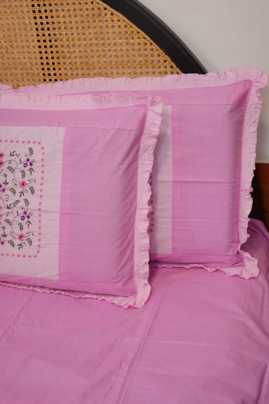 Queen :Hand embroidery bedsheet