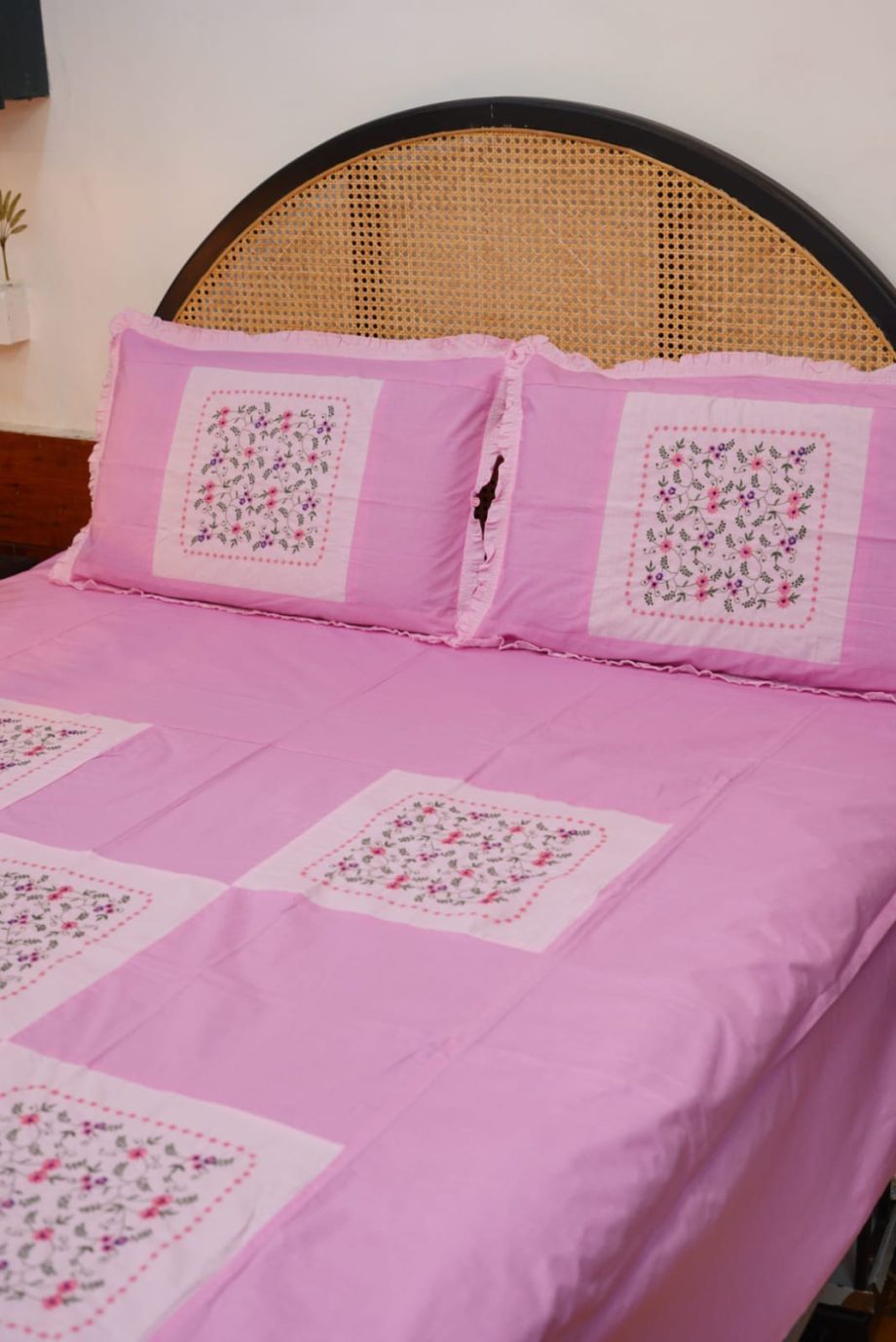 Queen :Hand embroidery bedsheet