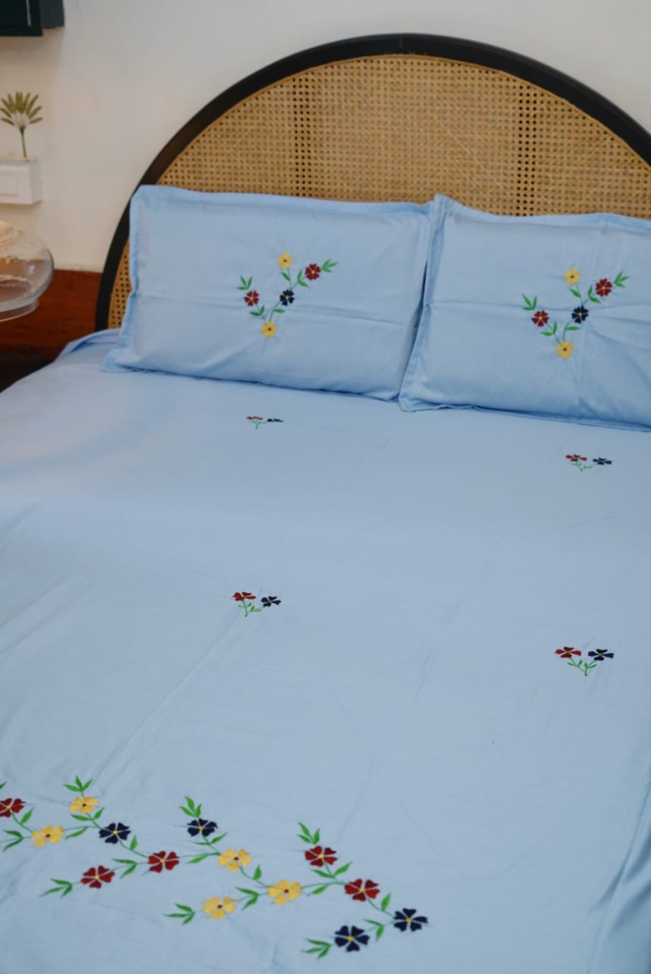 King machine embroidery bedsheet