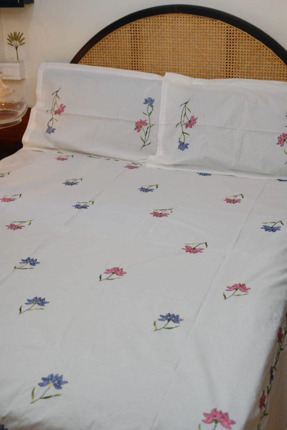 King machine embroidery bedsheet