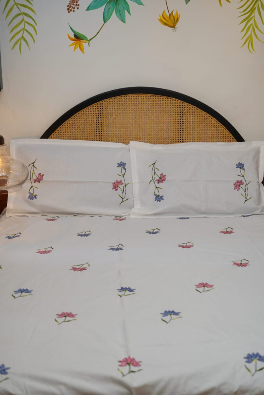 King machine embroidery bedsheet