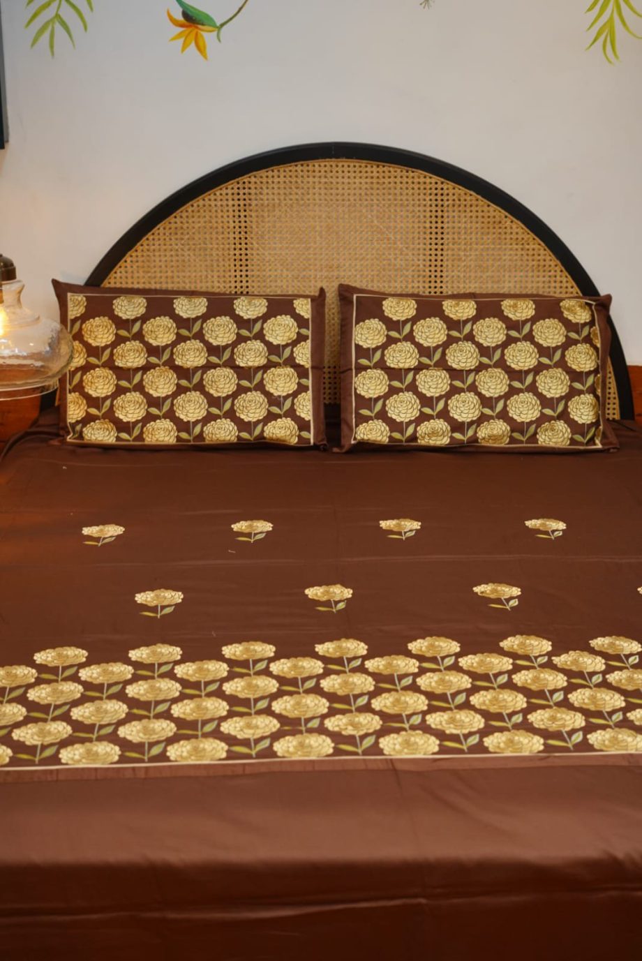 King machine embroidery bedsheet