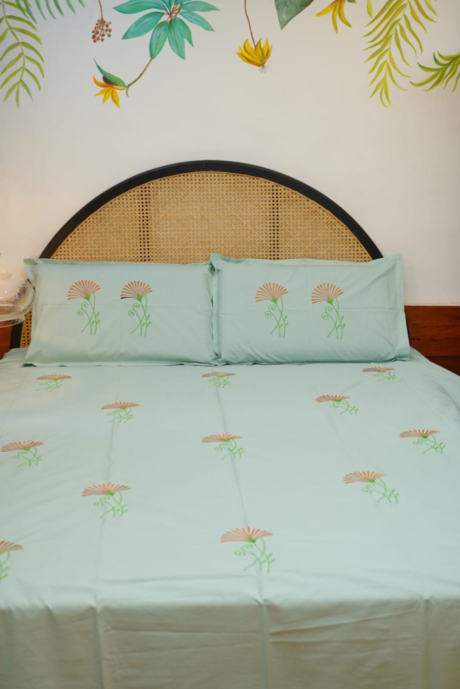 King machine embroidery bedsheet