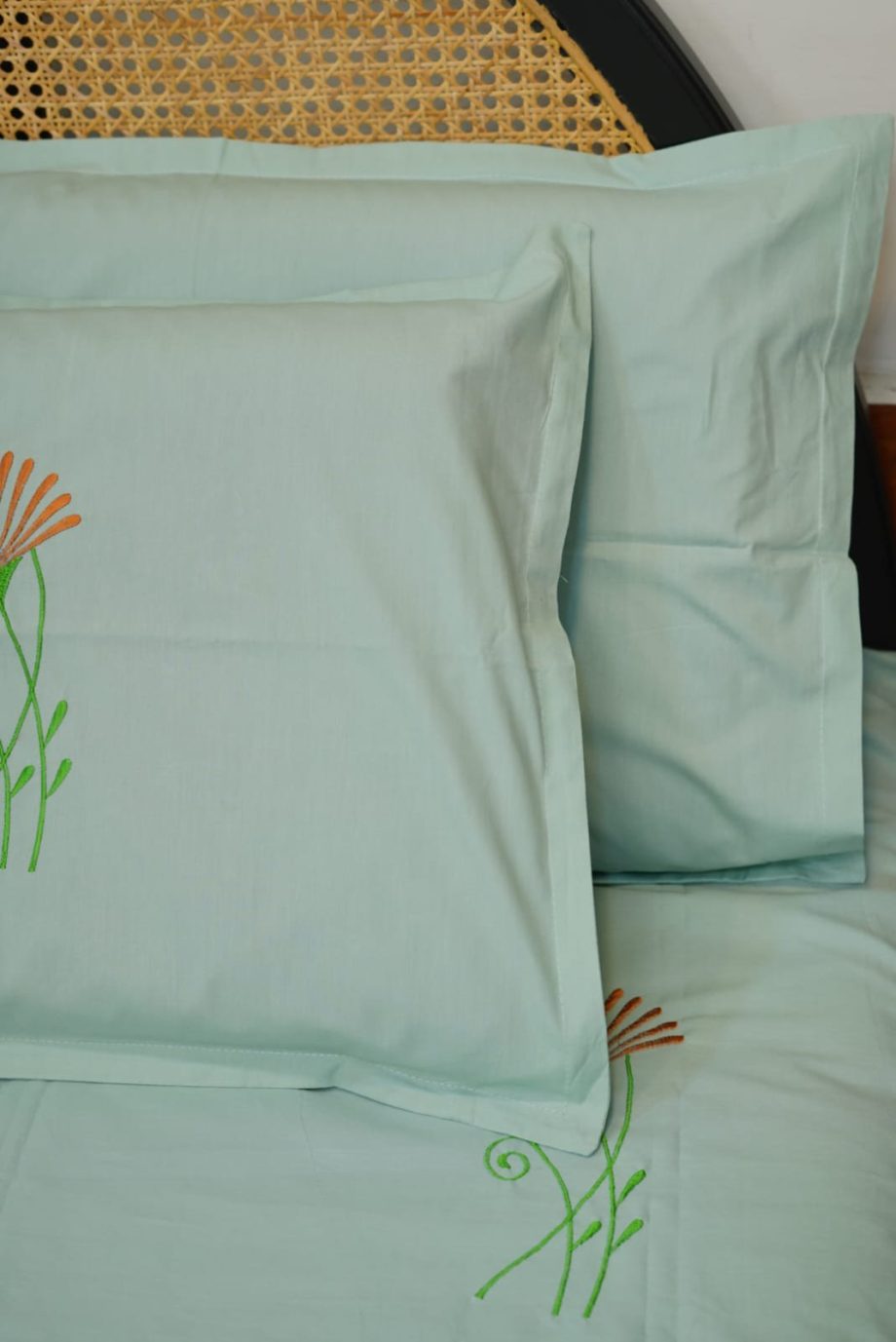 King machine embroidery bedsheet