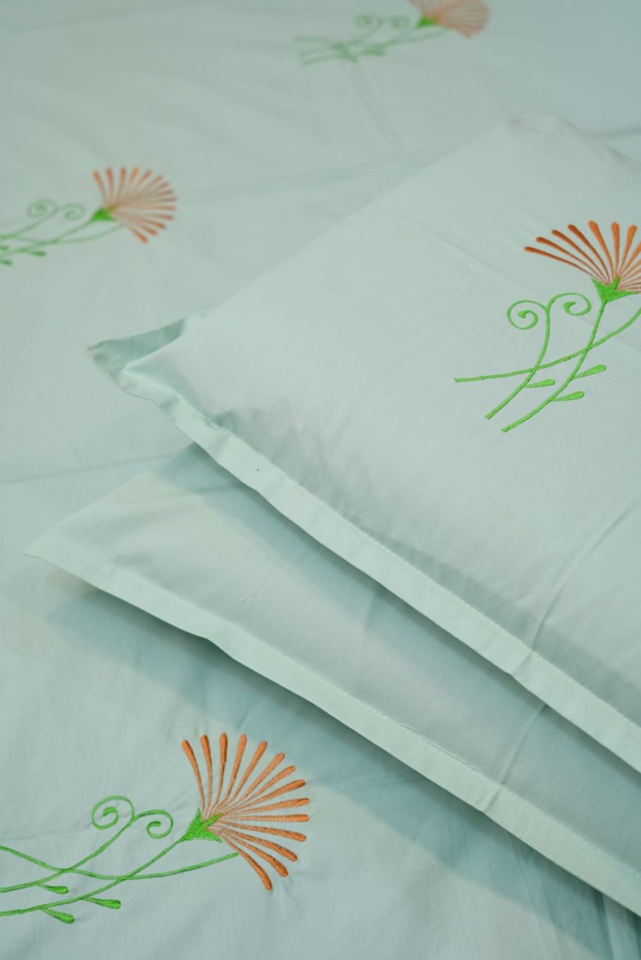 King machine embroidery bedsheet