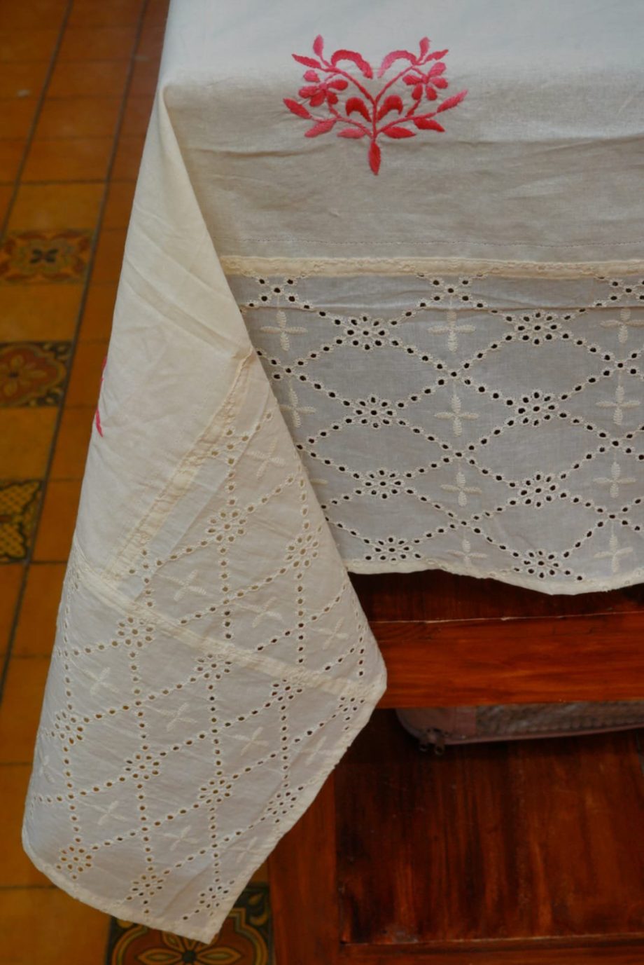 6 seater table cloth